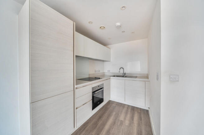 1411426-16-698b10...