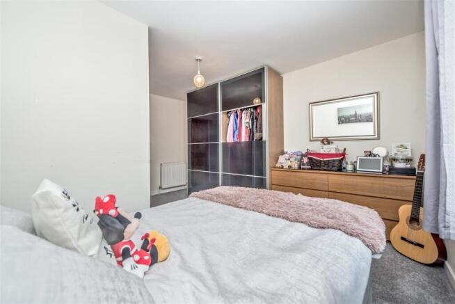 5 bed Detached for sale Image 12