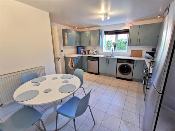KITCHEN-BREAKFAST ROOM