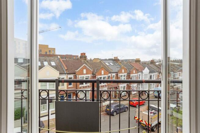 81914_Flat 3 4 Boutflower Road (19)_low.jpg