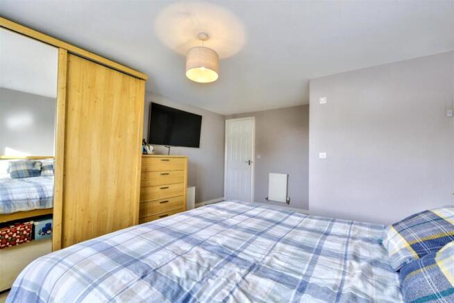 Bedroom 1_2.jpeg