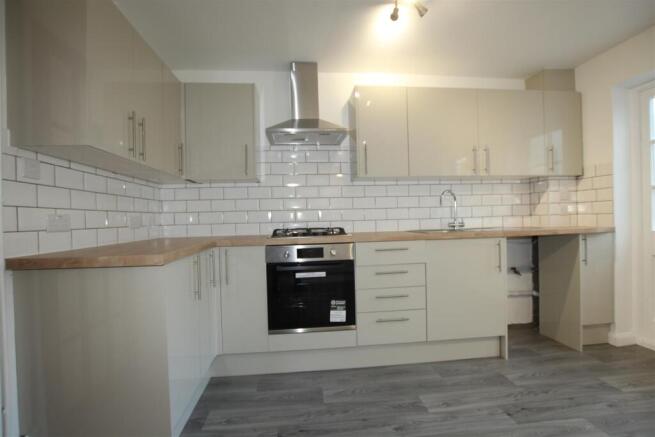 KITCHEN/DINING ROOM