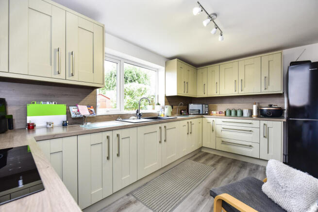 4 bed Detached for sale Image 9