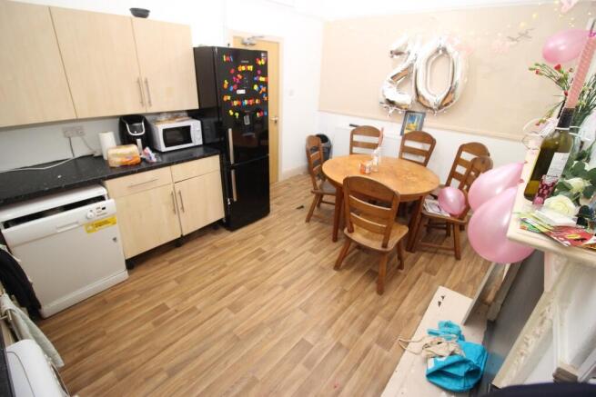 6 bed Terraced to rent Image 8