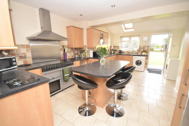 Kitchen/Breakfast...