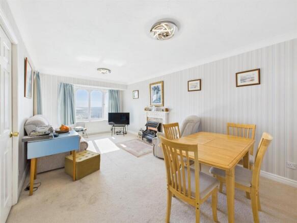 2 bed Flat for sale Image 5