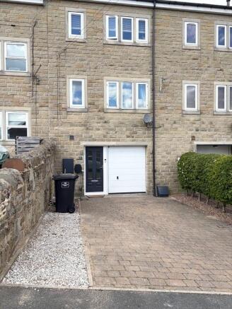 5 Bedroom House in BD13 3HY