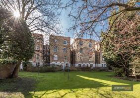 27, Mark Mansions, Westville Road, London W12 9PS