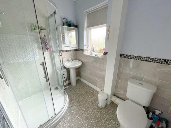 MODERN SHOWER ROOM