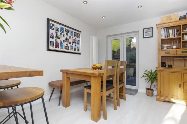 4 bed Detached for sale Image 9
