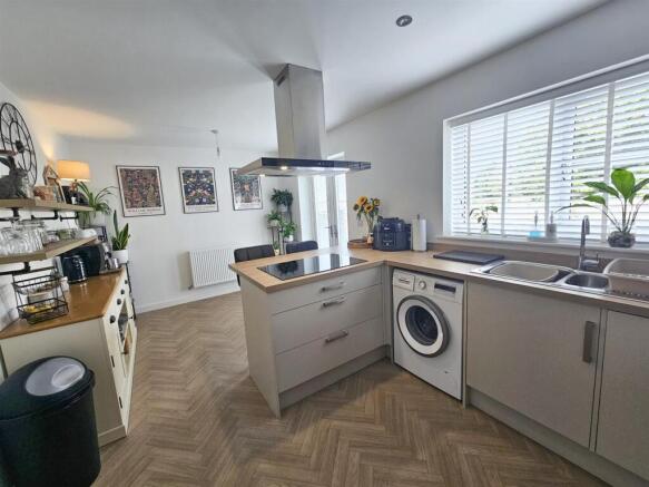3 bed Semi-Detached for sale Image 5