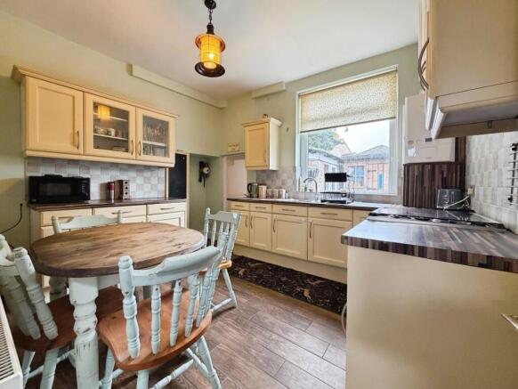 2 bed Semi-Detached for sale Image 5