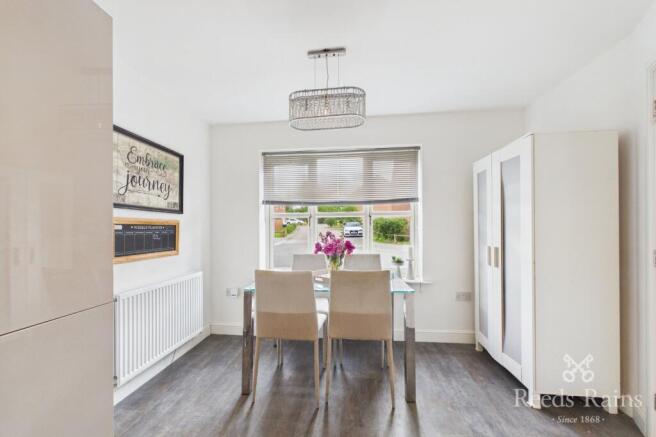 3 bed Semi-Detached for sale Image 4