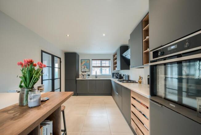 Burns Close, Stratford-upon-Avon,CV37 photo 2