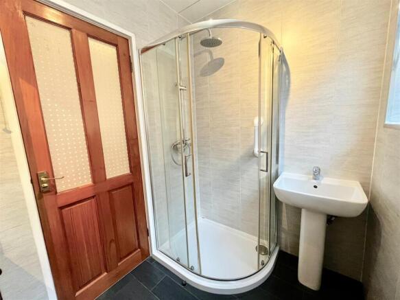 SHOWER ROOM