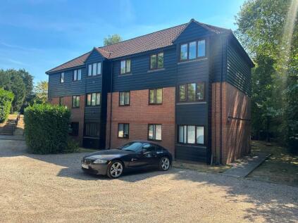 Brook House, Fairview Gardens, Farnham, GU9