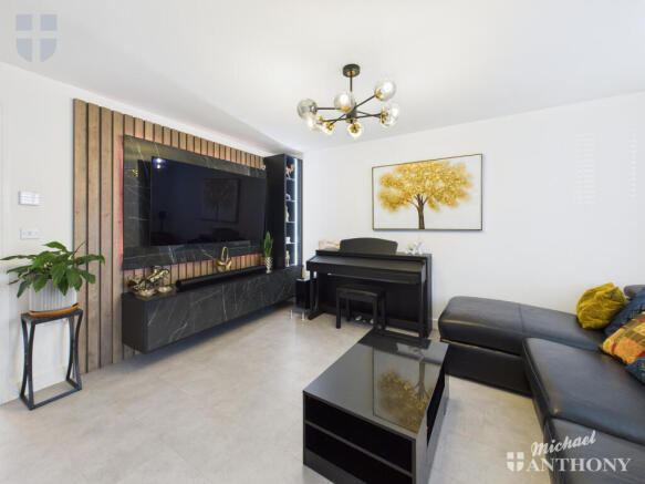 CAM03852G0-PR0529-STILL007