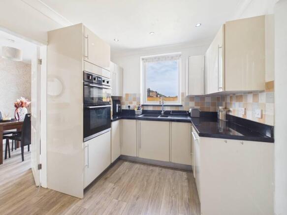 2 bed Semi-Detached for sale Image 4
