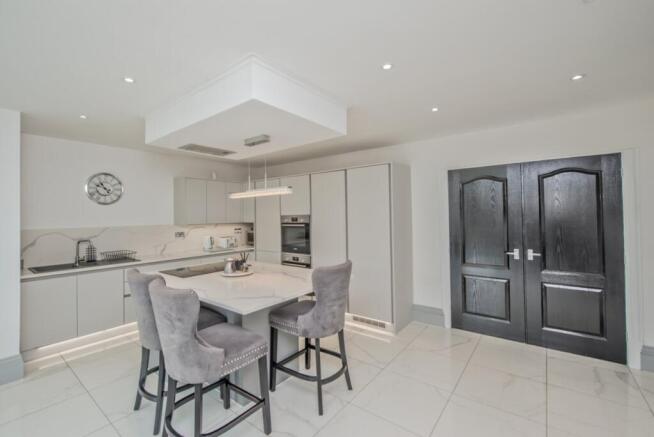 4 bed Detached for sale Image 10