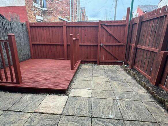 2 bed Terraced to rent Image 4