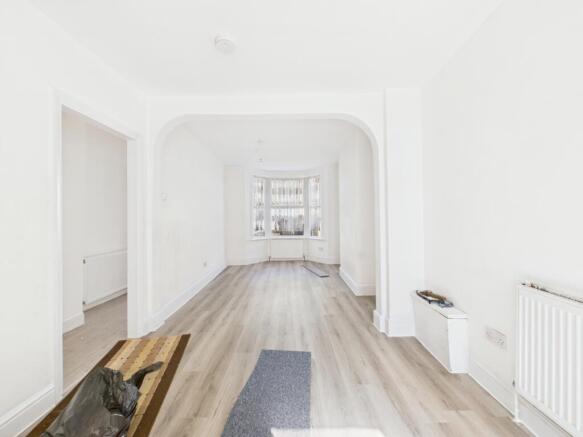 CAM03151G0-PR0042-STILL009