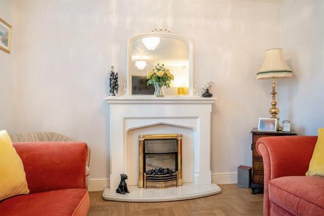 8587310-interior13.jpg