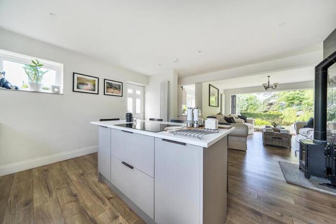 4 bed Detached for sale Image 6