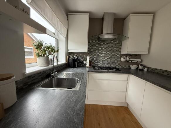 2 bed Semi-Detached Bungalow for sale Image 7