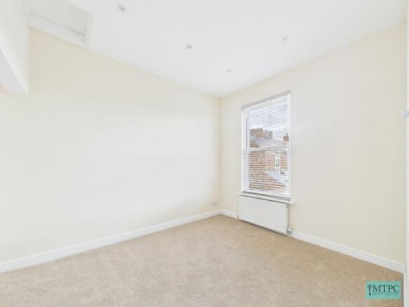 2 bed Terraced to rent Image 8