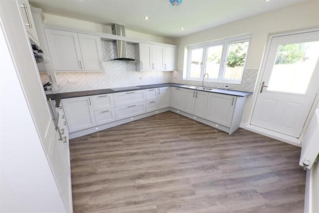 2 bed Detached Bungalow for sale Image 9