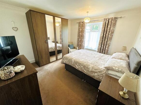 2 bed Detached Bungalow for sale Image 12