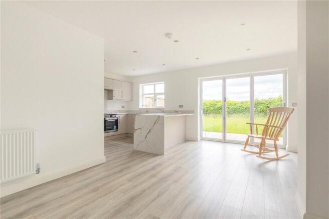 3 bed Detached to rent Image 4