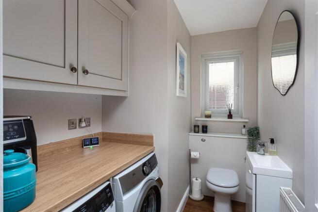 4 bed Detached for sale Image 11