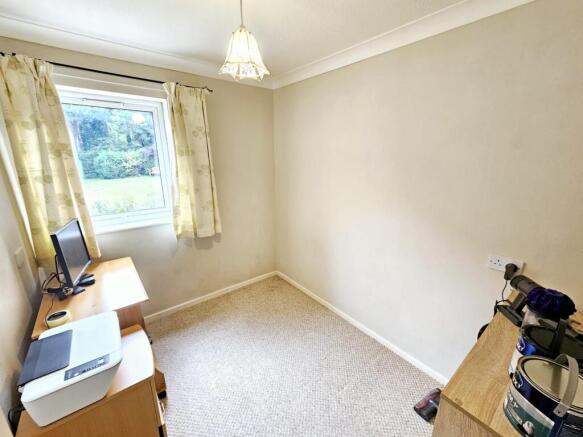 2 bed Flat for sale Image 7