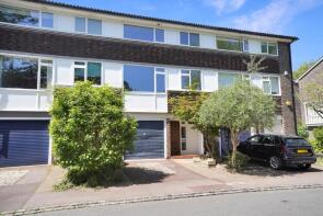 82, Pymers Mead, London SE21 8NJ