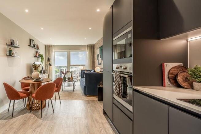 Kew Bridge Rise, Skylark House,