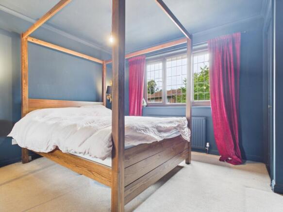 4 bed Detached to rent Image 8