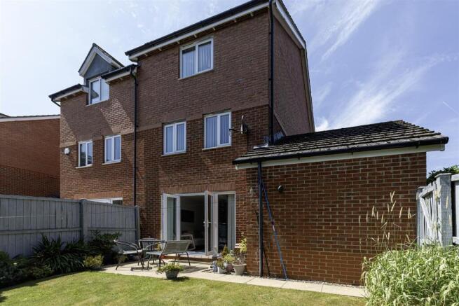 4 bed Town House for sale Image 4