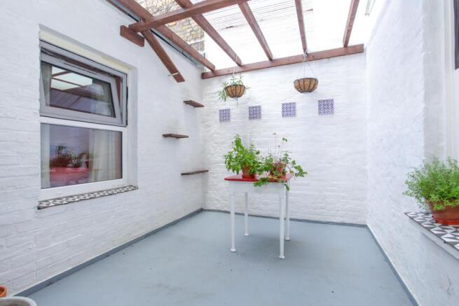 Flat A, 17 Wellingto