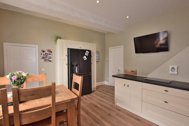 4 bed Semi-Detached for sale Image 7