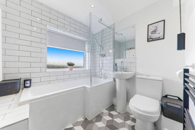 Lanark Drive, Horsforth, Leeds, LS18 5SN photo 4