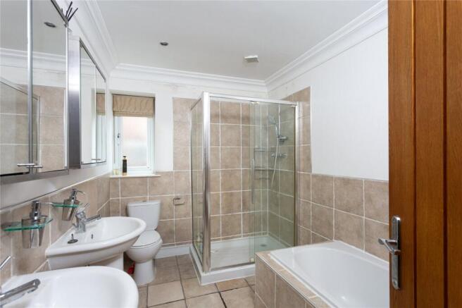 7 bed Detached for sale Image 11