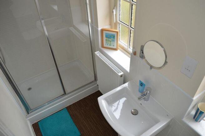 EN-SUITE SHOWE...