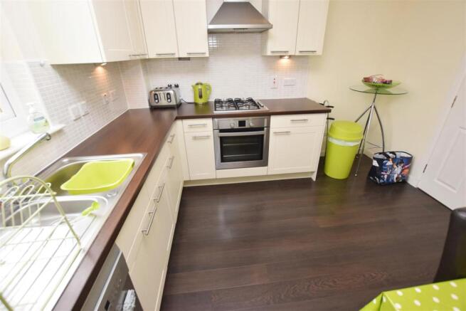 Kitchen 2.JPG