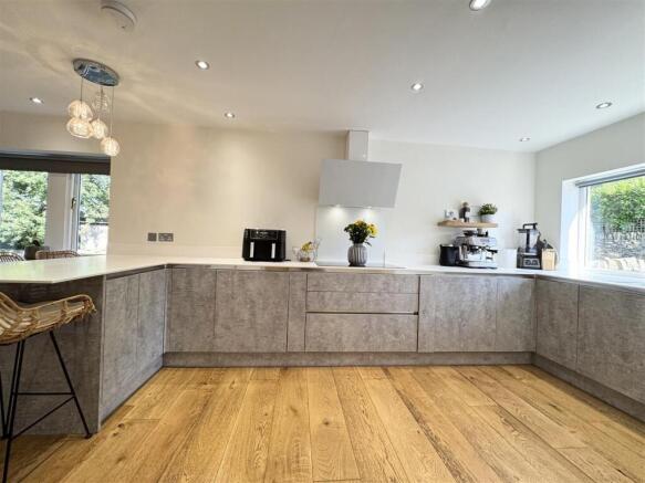 OPEN PLAN LIVING DINING KITCHEN