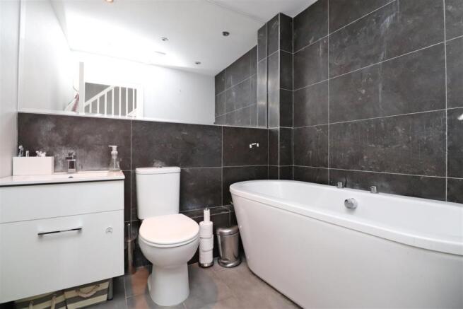TB bathroom.JPG
