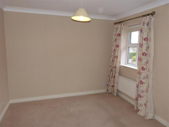 4 bed Detached to rent Image 7