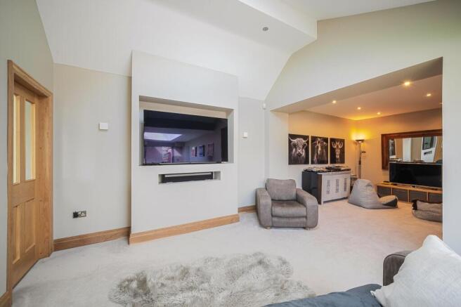 4 bed Detached for sale Image 10