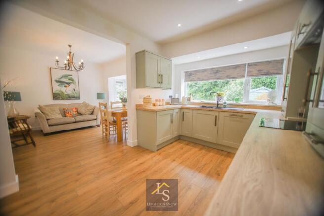 Larchway, Bramhall, SK7 photo 4