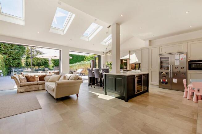 8608628-interior19-800.jpg